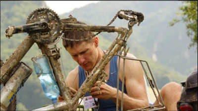 Filip Degl na Mílích 2011 opravuje kolo